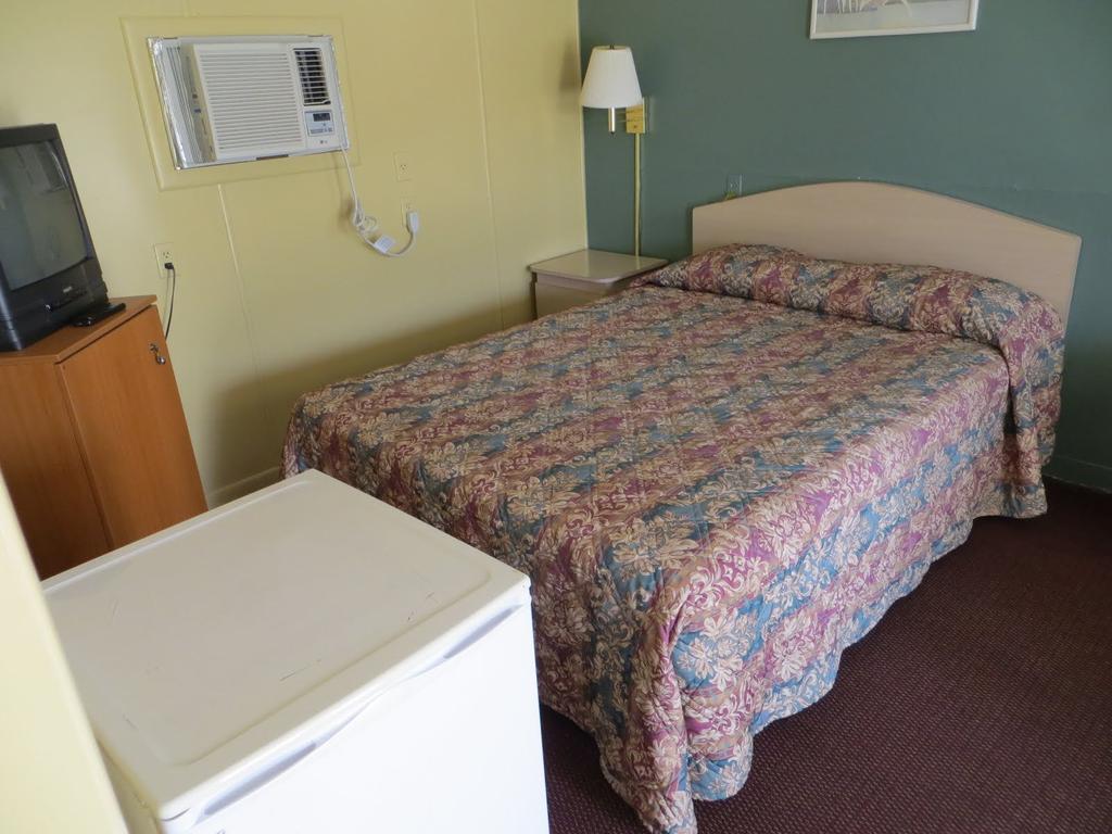 Travelers Inn Okeechobee Quarto foto