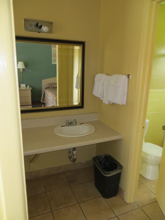 Travelers Inn Okeechobee Quarto foto